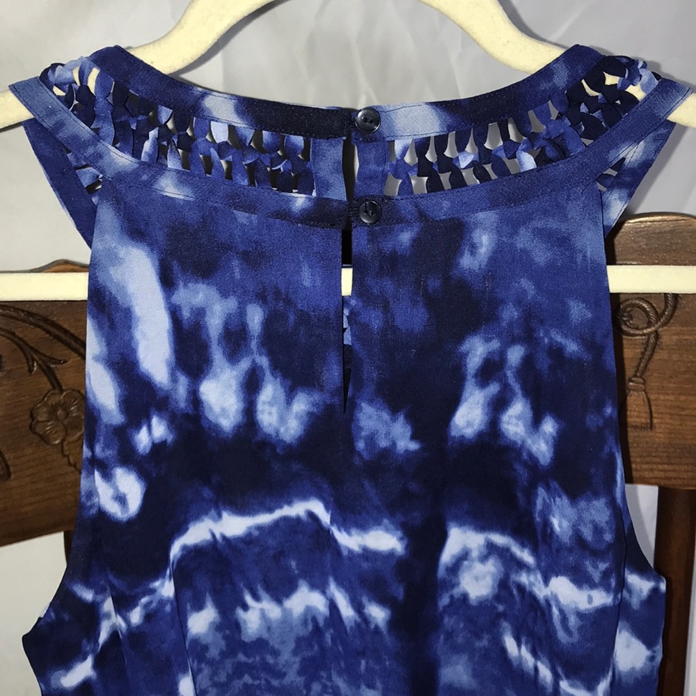 Classic Braid Anne Klein Shades of Blue Printed Dress, Fully Lined - Picture 5 of 6